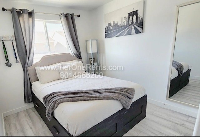 Building Photo - This property offers a NO DEPOSIT option available for qualified renters!