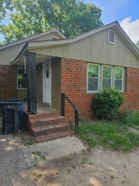 Building Photo - 4 Bedrooms