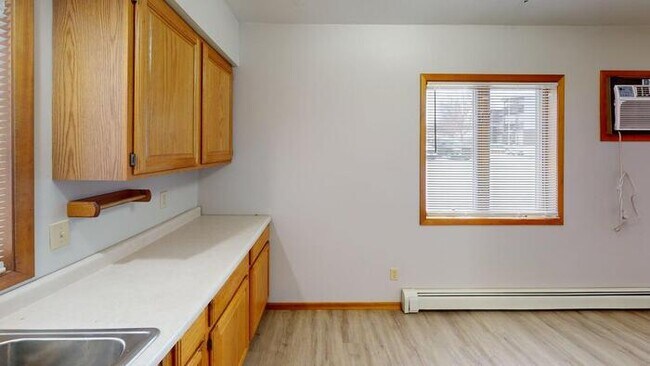 Building Photo - 1943 E Capitol Ave