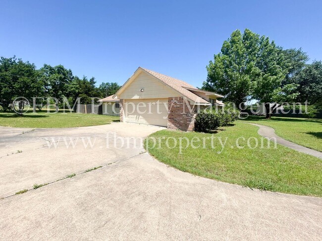 Building Photo - 103 Oak Creek Ct