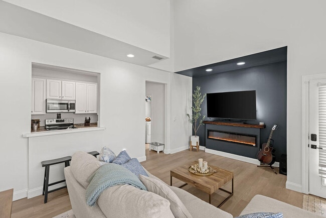 Building Photo - 97 Mantero Way