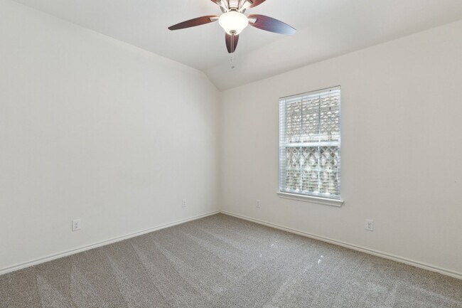 Building Photo - 233 Firefly Dr