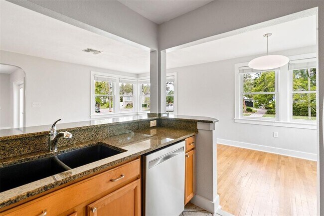 Building Photo - 205 Garden Cir N