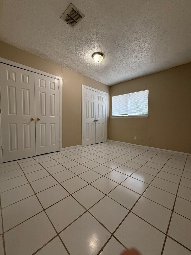 Building Photo - 7724 Winsford Dr