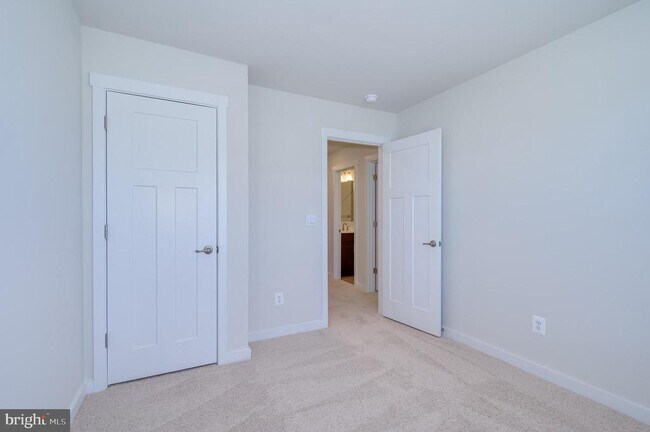 Building Photo - 14 Trotting Rd