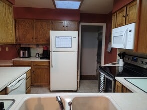 Building Photo - 6117 Shannon Ave