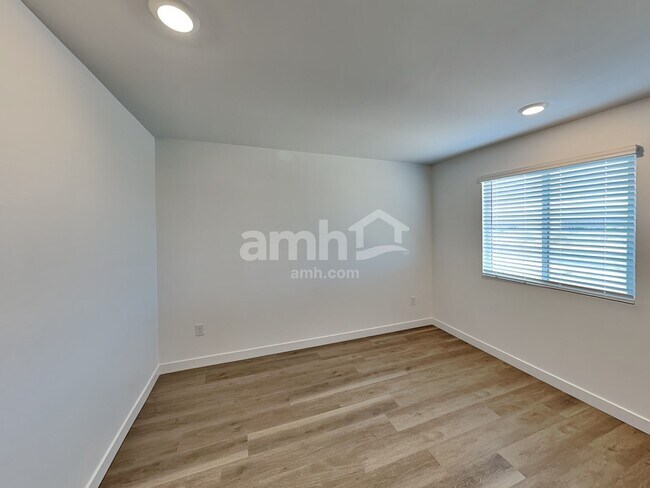 Building Photo - 9714 N Rancho Lozano