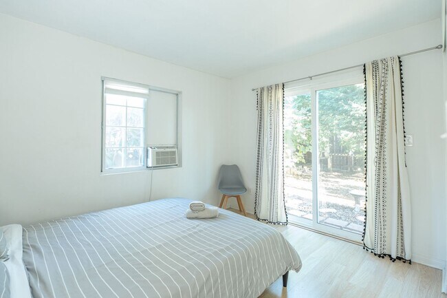 Building Photo - Cozy Zen Retreat Home with 4BD+3BA  Share ...