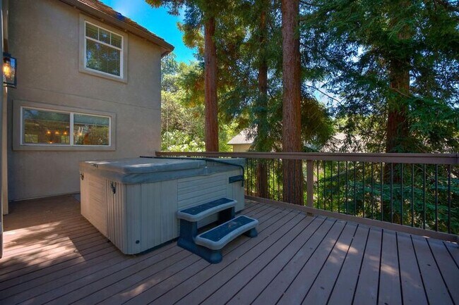 Building Photo - 12422 Homestead Way