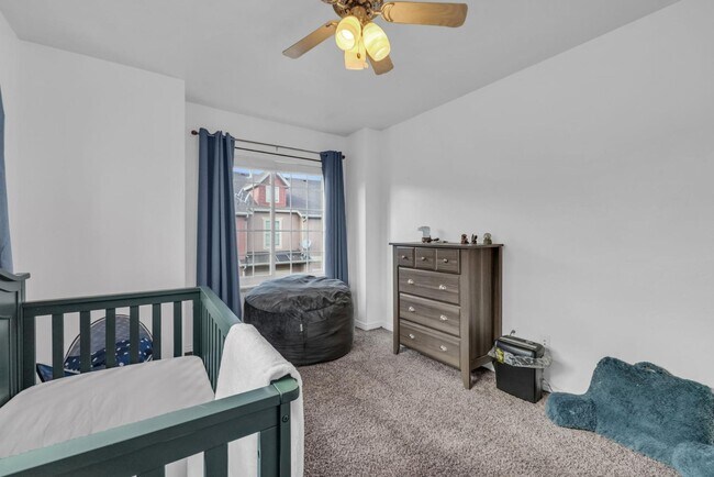 Building Photo - 1503 N August Dr