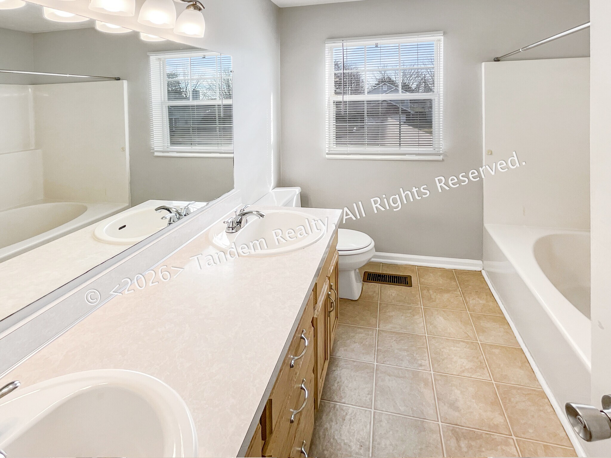 Building Photo - 512 Selsey Ct S