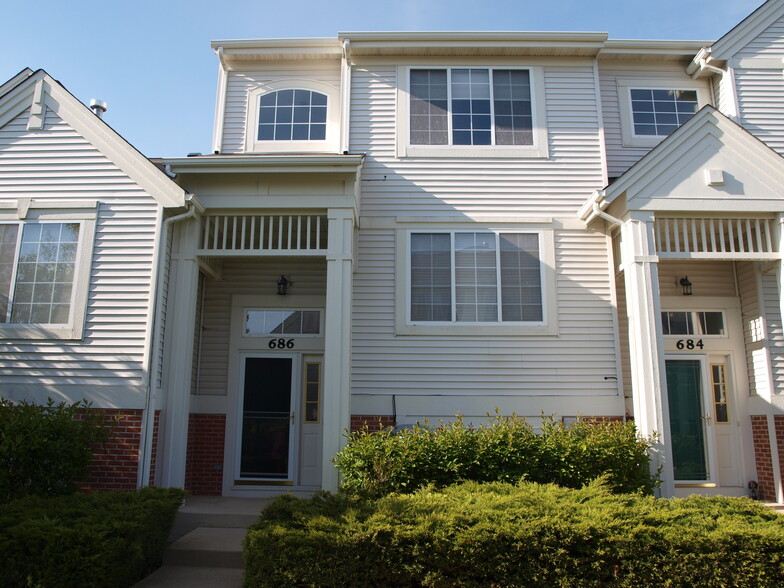 Building Photo - 686 S Rosehall Ln