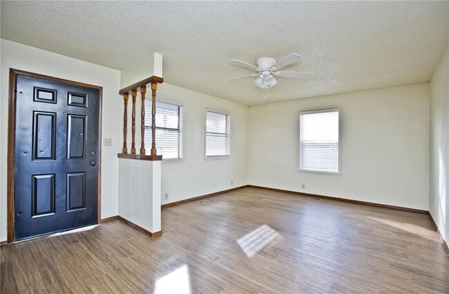 Building Photo - 726 McClure Ave