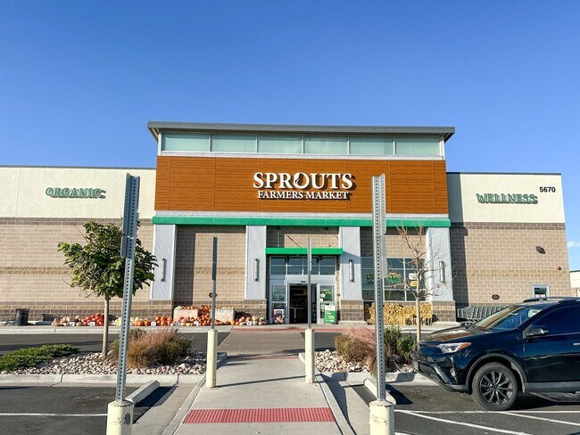 Building Photo - Beautifully Updated Townhome Near DIA