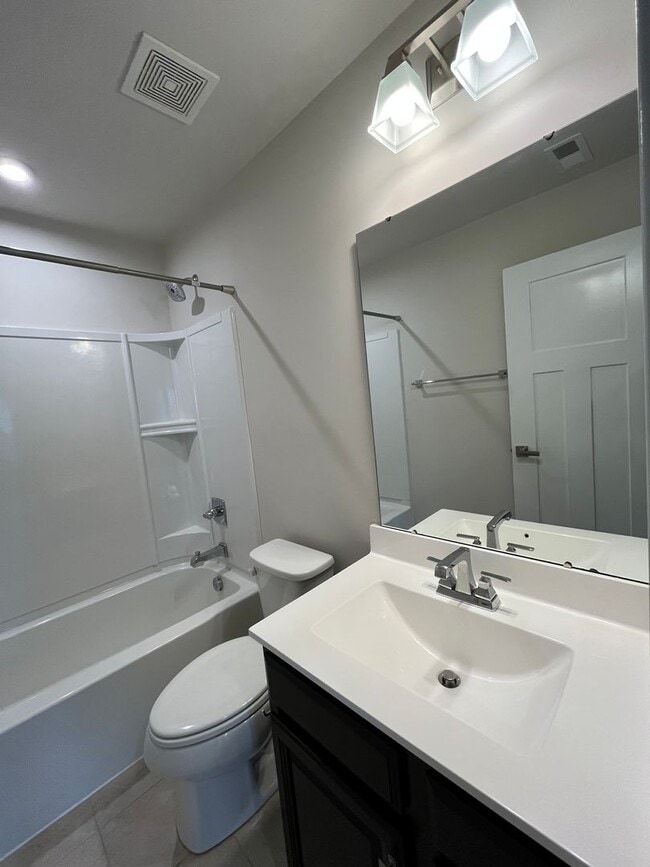 Building Photo - 3 Bed 2 Bath Townhome Located in Simpsonville