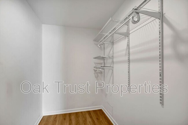 Building Photo - 8335 Weyhill Ct