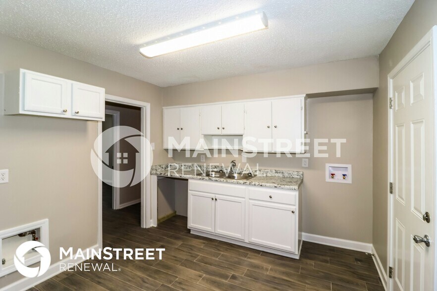 Building Photo - 4817 Durbin Ave