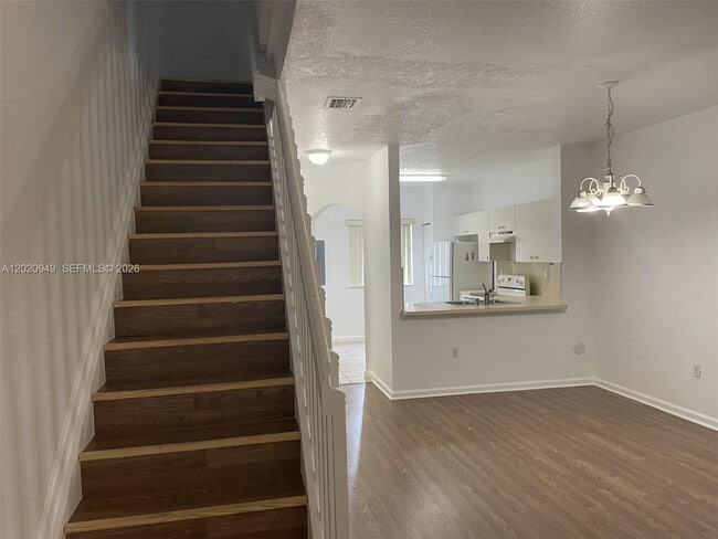 Building Photo - 8835 S Isles Cir