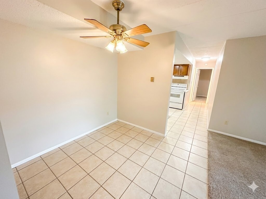 Building Photo - 956 S Lincoln St