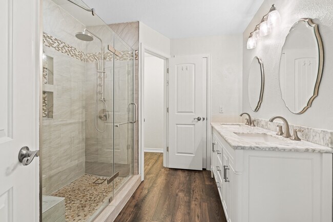 Building Photo - 2413 Phyllis Dr