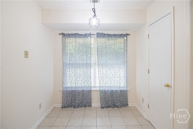 Building Photo - 148 Country Walk Cir