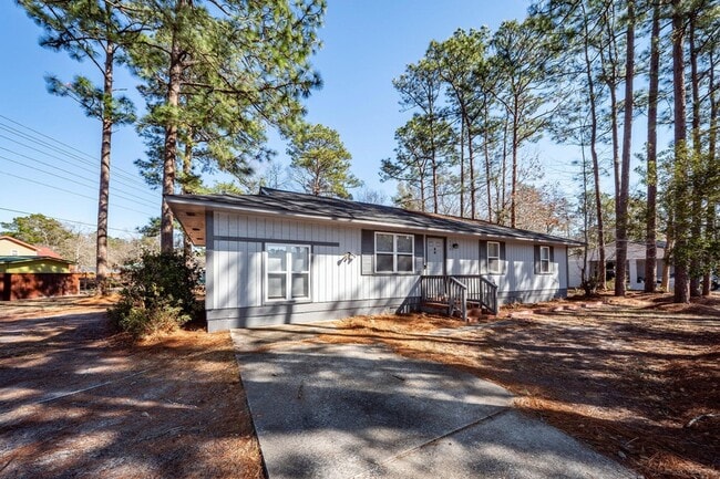 Building Photo - 444 Academy Rd