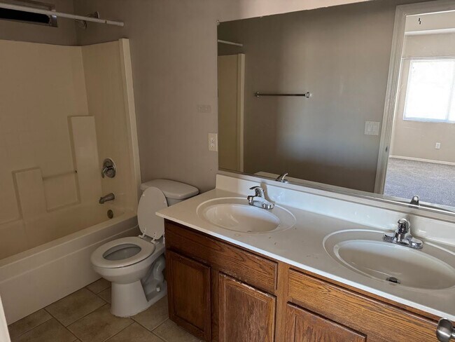 Building Photo - Beautiful Home for Rent in El Mirage!