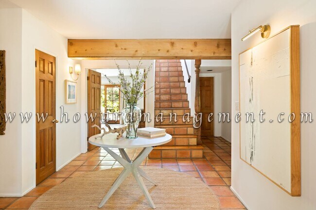Building Photo - Stunning 5 Bedroom House in Santa Monica