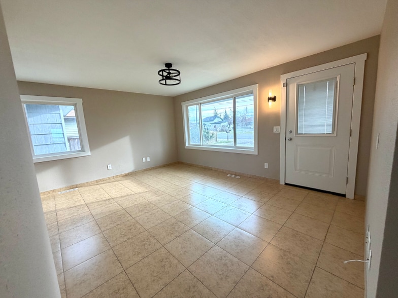 Building Photo - 8209 E Indiana Ave