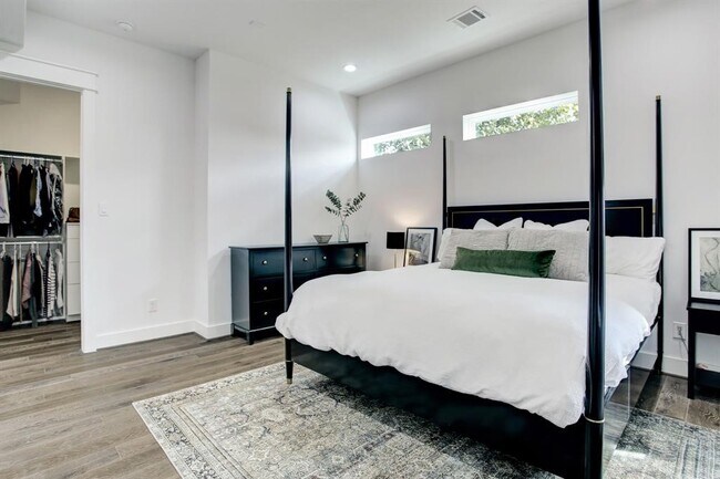 Building Photo - 808 Fisher St