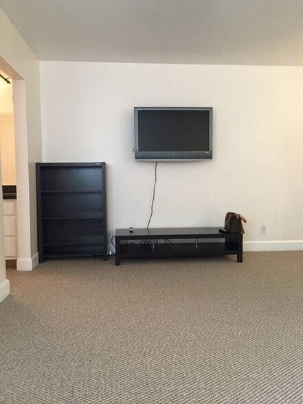 Building Photo - 1 Bed + 1 Bath Brentwood Now Leasing for 2026-2027 UCLA Housing