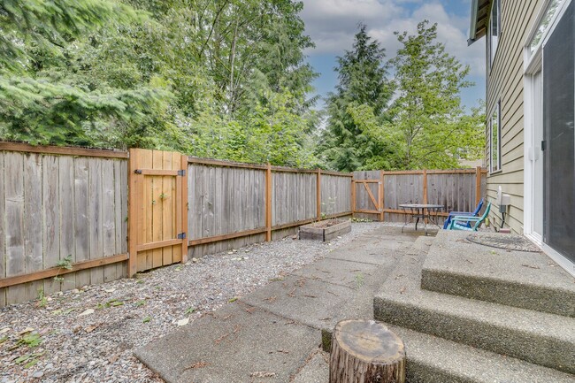 Building Photo - 4 Bedroom PLUS Bonus Room at Carriage Park...