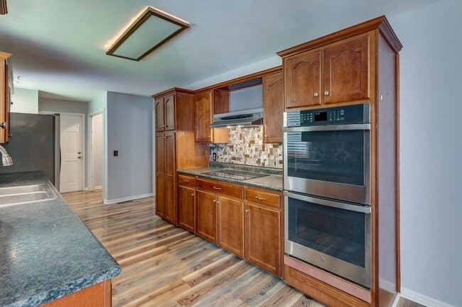 Building Photo - 1316 Rivermont Dr