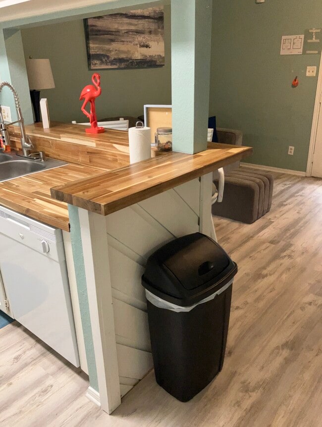 Building Photo - 14825 Windward Dr