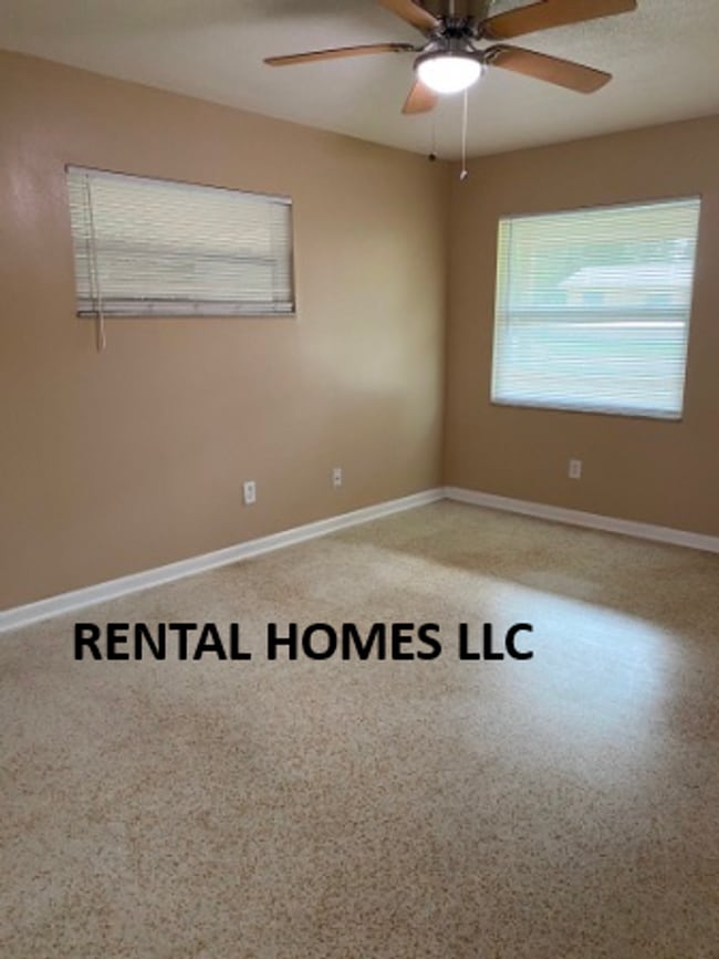 Building Photo - Four Bedroom Home, Walking Distance to New Sun Rail, City Hall & Lake Mary Elementary