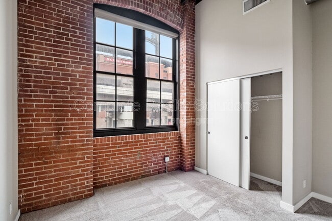 Building Photo - 614 S 7th St