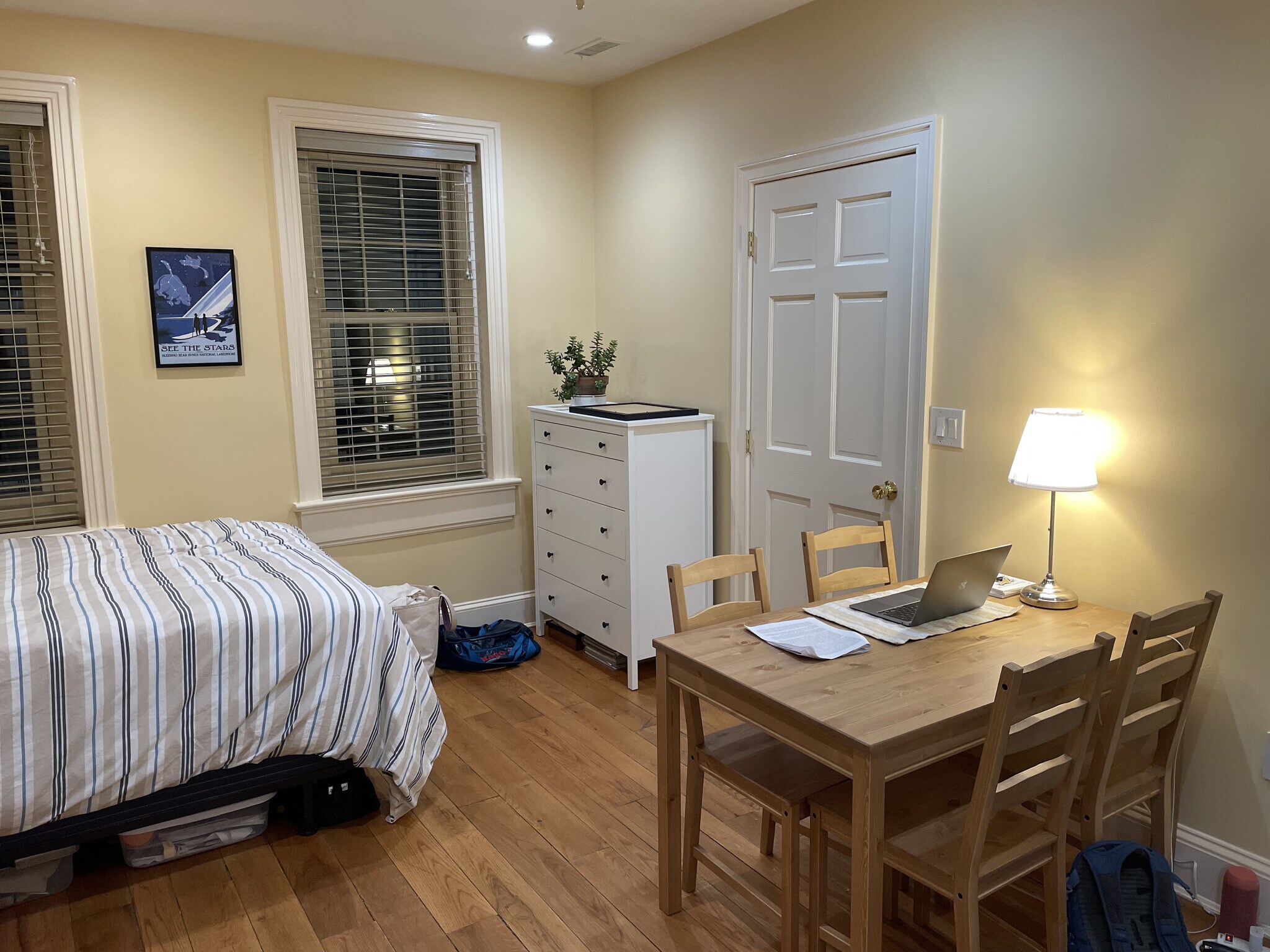 Building Photo - 323 C St SE