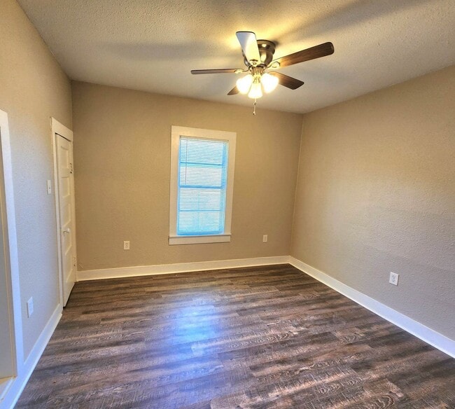 Building Photo - 6903 Palestine St