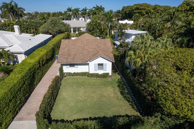 Building Photo - 211 Miraflores Dr