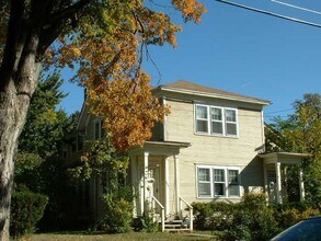 Building Photo - Well-Maintained 2-Bed Near Transit and Dow...