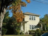 Building Photo - Well-Maintained 2-Bed Near Transit and Dow...