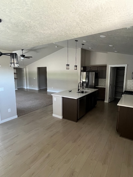 Building Photo - 3709 E Warm Creek Ave