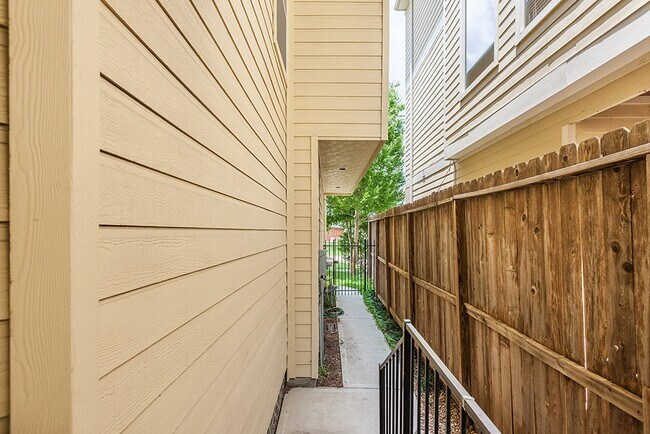Building Photo - 5535 Kiam St