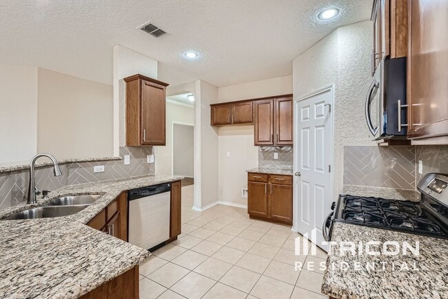 Building Photo - 6526 Palmetto Way