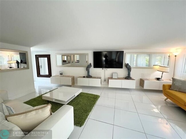 Building Photo - 4430 Sea Grape Dr