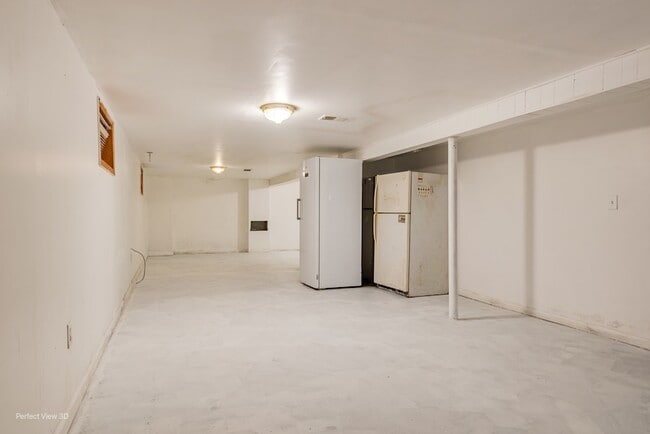 Building Photo - 2130 W 71st Pl