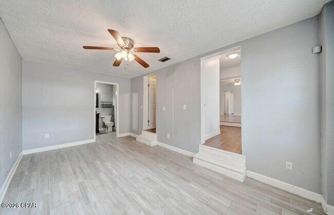 Building Photo - 108 N Marie Dr