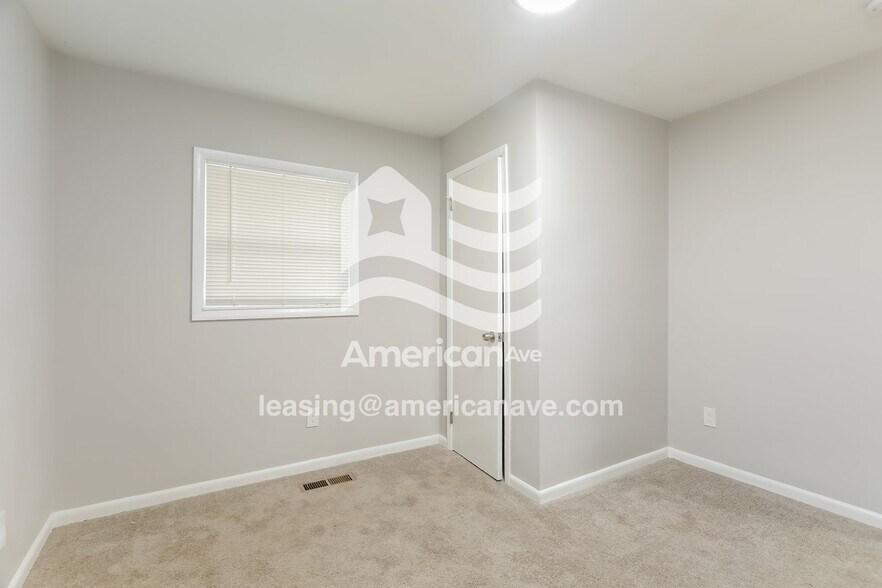 Building Photo - 716 84th Pl S