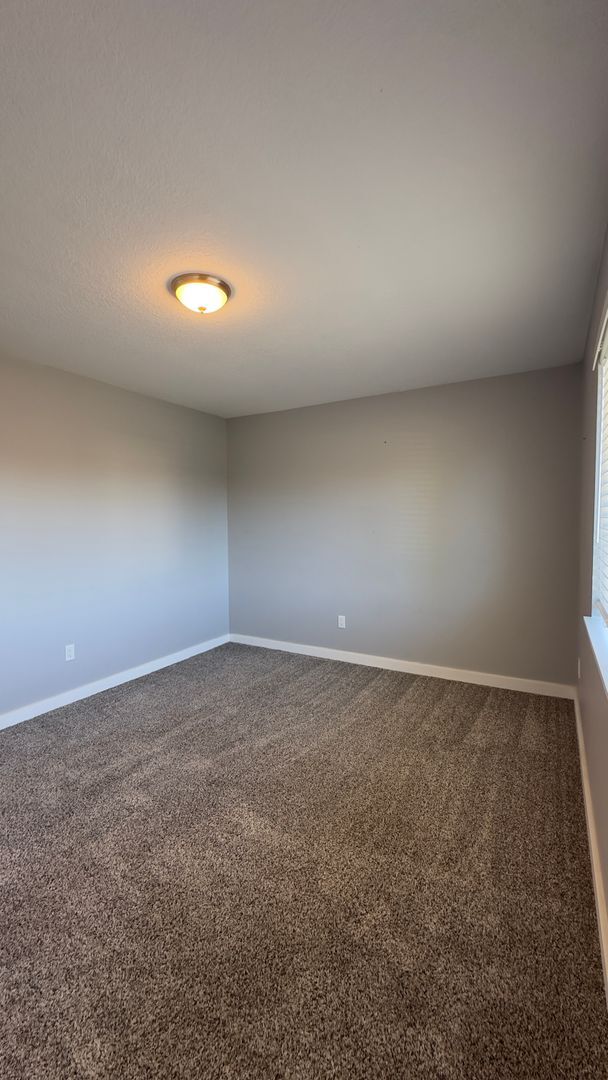 Building Photo - Updated 2 Bedroom Duplex in Hood River Heights
