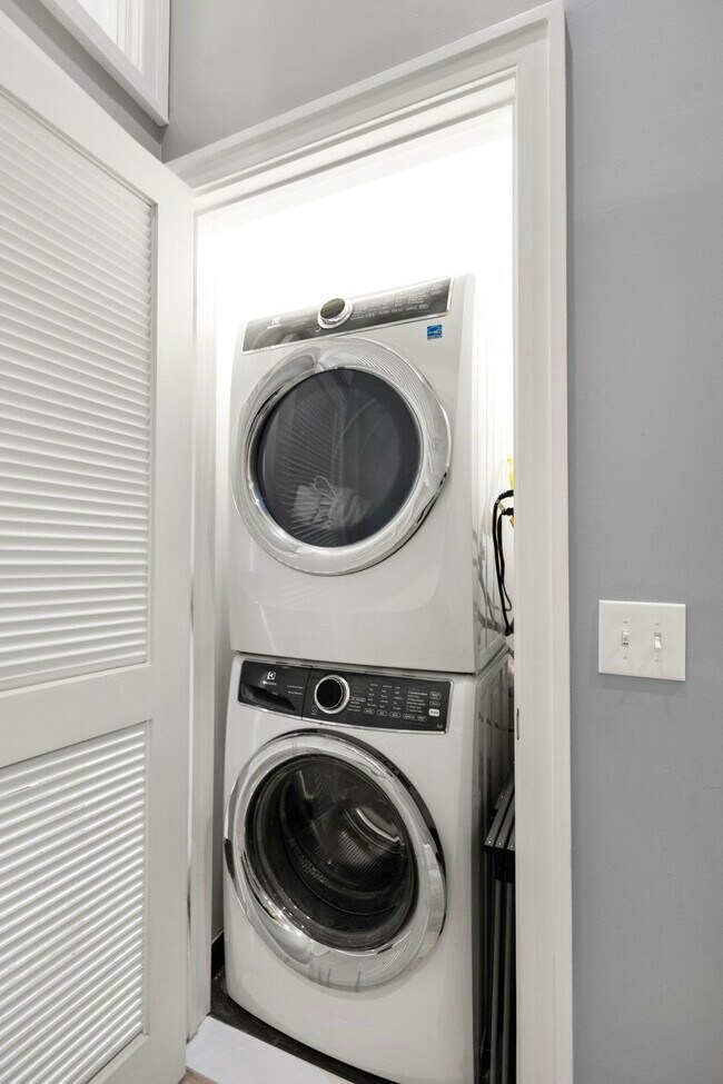 Building Photo - 313 Washington St